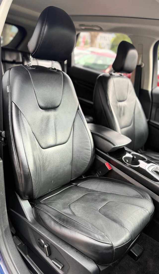 Ford Edge Vehicle Full-screen Gallery Image 12