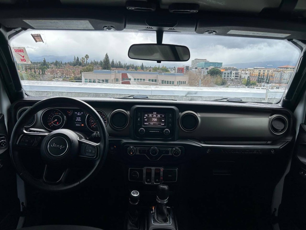 Jeep Wrangler Vehicle Full-screen Gallery Image 07