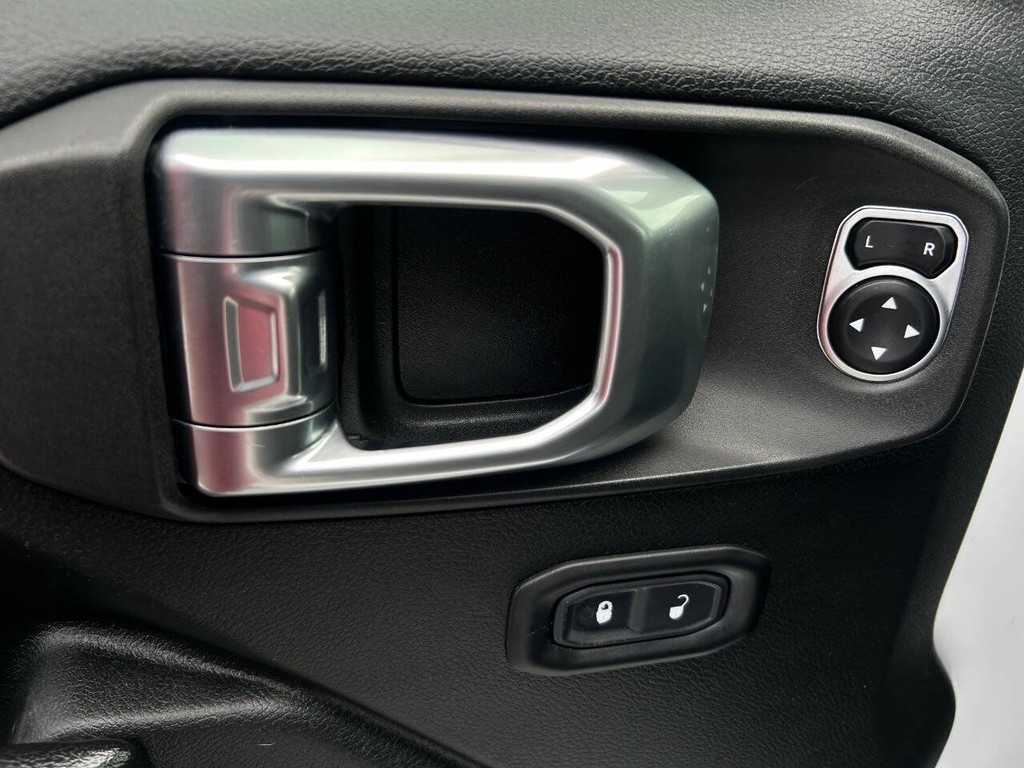 Jeep Wrangler Vehicle Full-screen Gallery Image 16