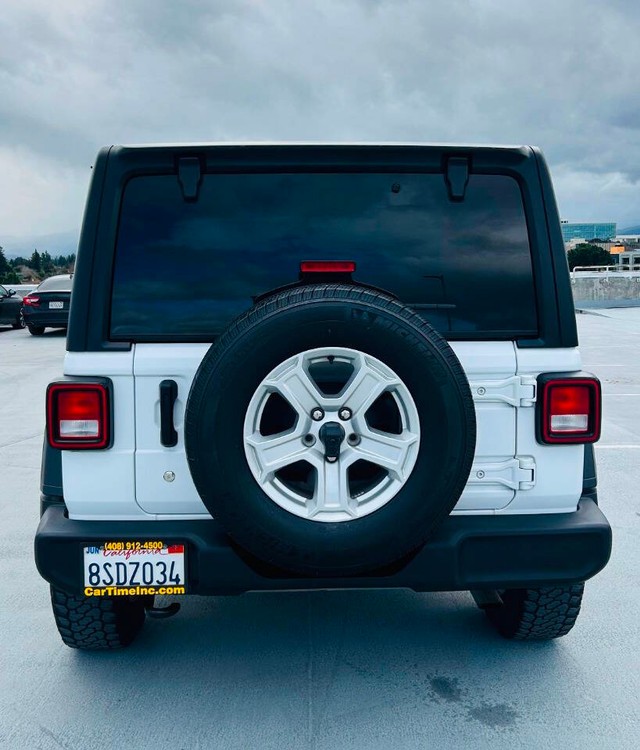 Jeep Wrangler Vehicle Full-screen Gallery Image 04