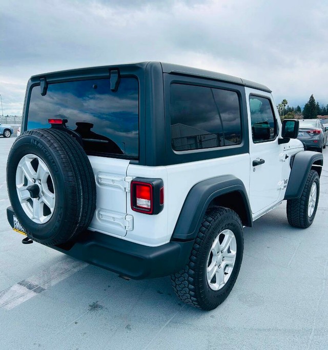 Jeep Wrangler Vehicle Full-screen Gallery Image 07