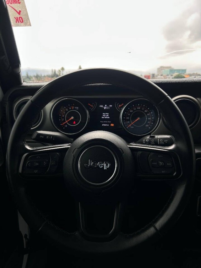 Jeep Wrangler Vehicle Full-screen Gallery Image 10