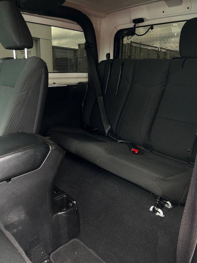 Jeep Wrangler Vehicle Full-screen Gallery Image 13