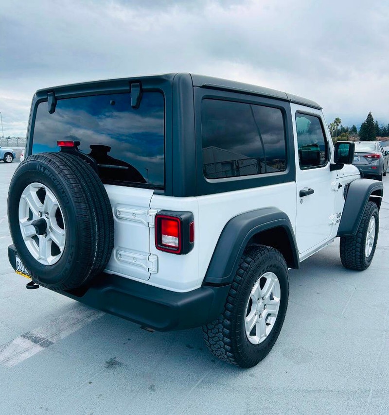 Jeep Wrangler Vehicle Full-screen Gallery Image 07