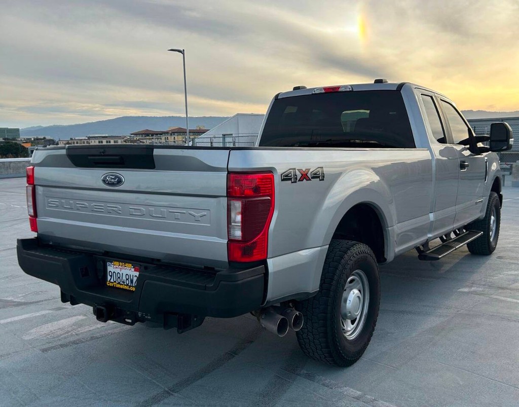 Ford Super Duty F-250 SRW Vehicle Full-screen Gallery Image 05