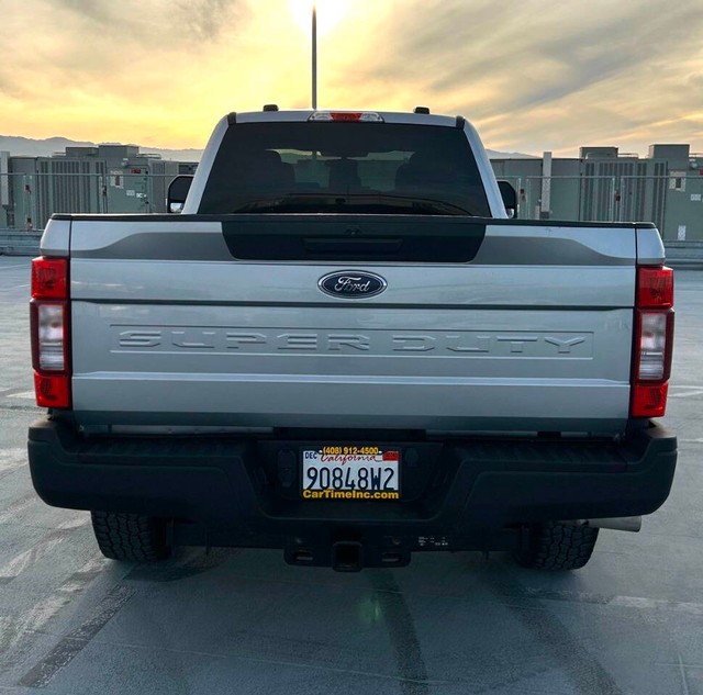 Ford Super Duty F-250 SRW Vehicle Full-screen Gallery Image 04