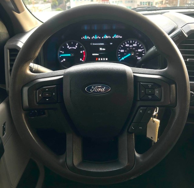 Ford Super Duty F-250 SRW Vehicle Full-screen Gallery Image 08