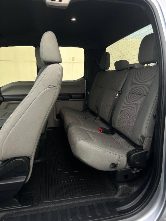 Ford Super Duty F-250 SRW Vehicle Full-screen Gallery Image 10