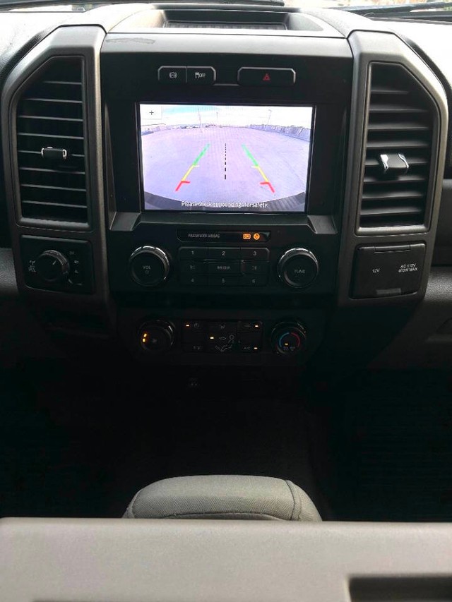 Ford Super Duty F-250 SRW Vehicle Full-screen Gallery Image 13