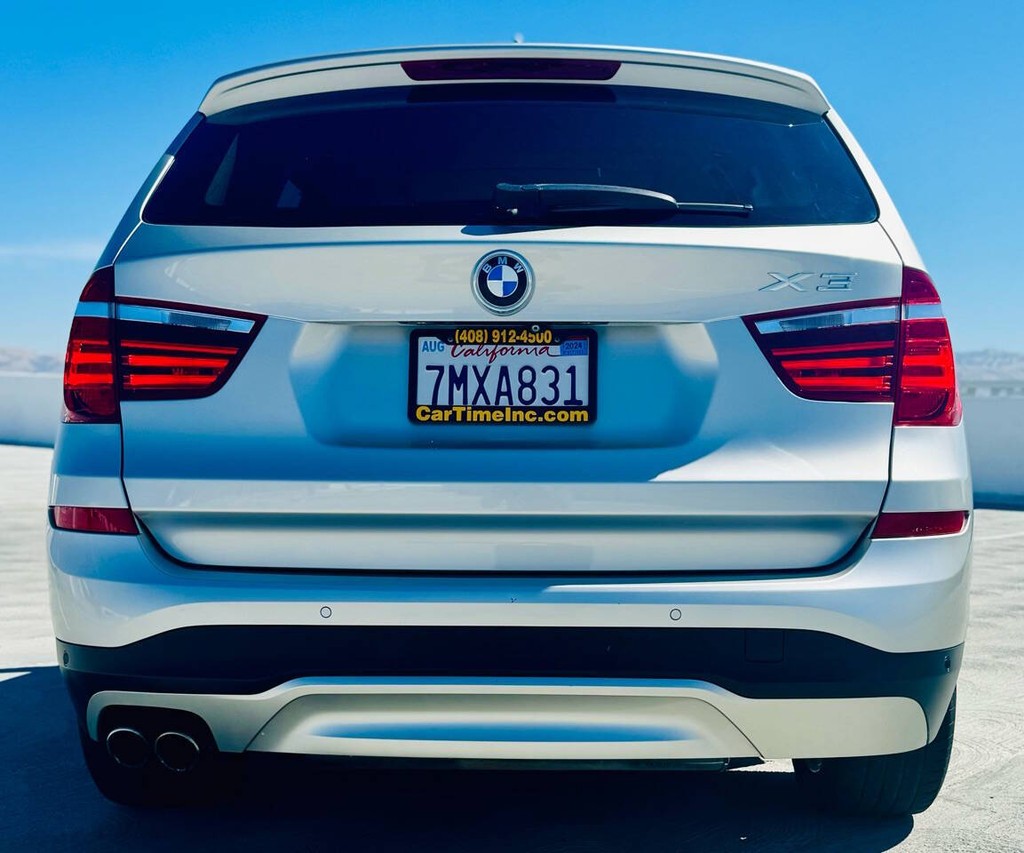 BMW X3 Vehicle Full-screen Gallery Image 03