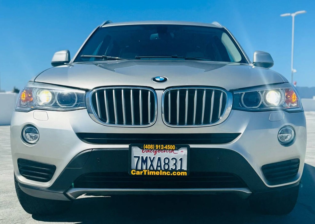 BMW X3 Vehicle Full-screen Gallery Image 09