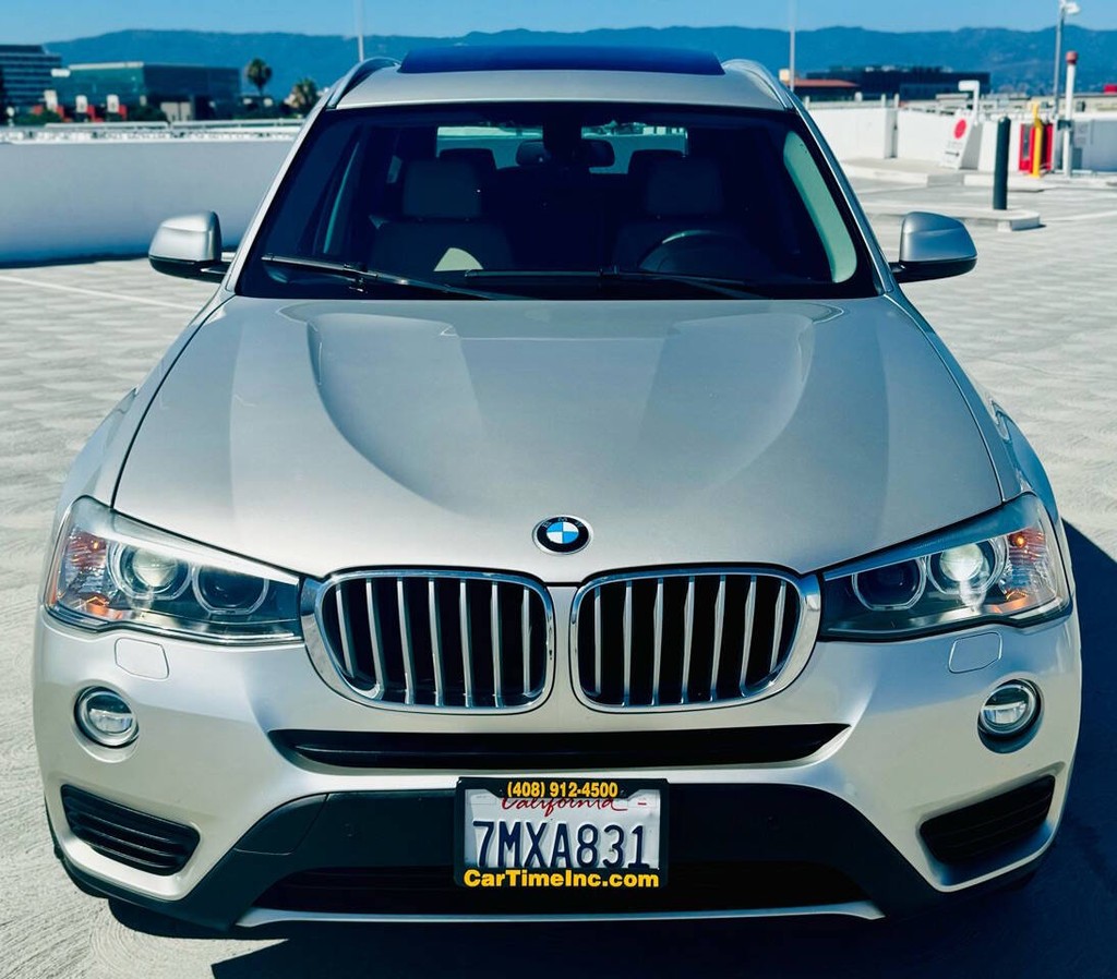 BMW X3 Vehicle Full-screen Gallery Image 10