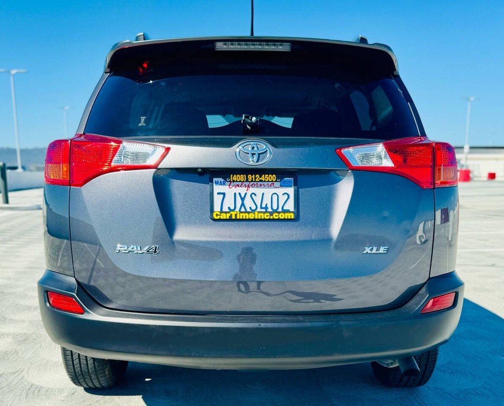 Toyota RAV4 Vehicle Full-screen Gallery Image 04