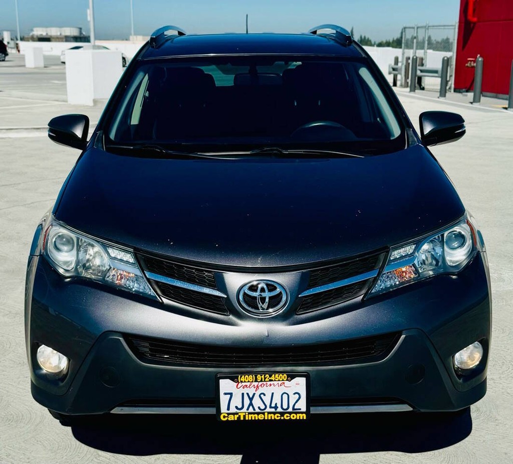 Toyota RAV4 Vehicle Full-screen Gallery Image 09