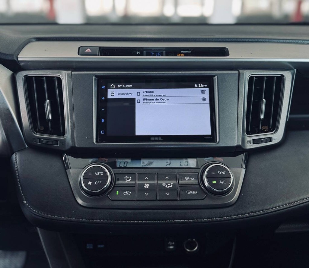 Toyota RAV4 Vehicle Full-screen Gallery Image 14