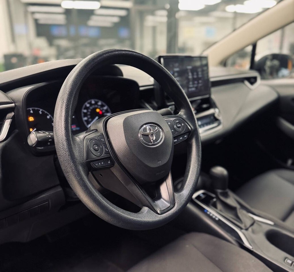 Toyota Corolla Vehicle Full-screen Gallery Image 13