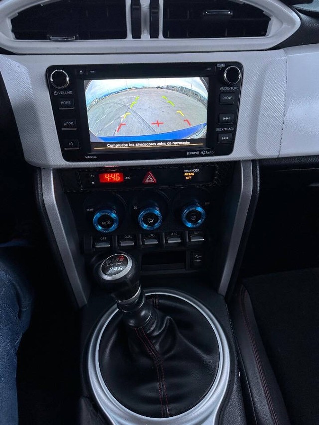 Subaru BRZ Vehicle Full-screen Gallery Image 11