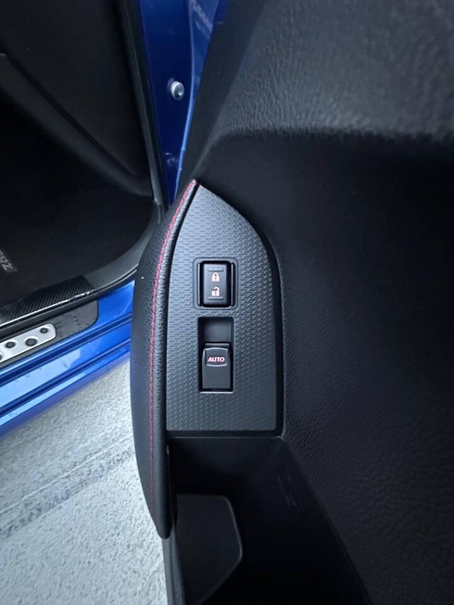 Subaru BRZ Vehicle Full-screen Gallery Image 18