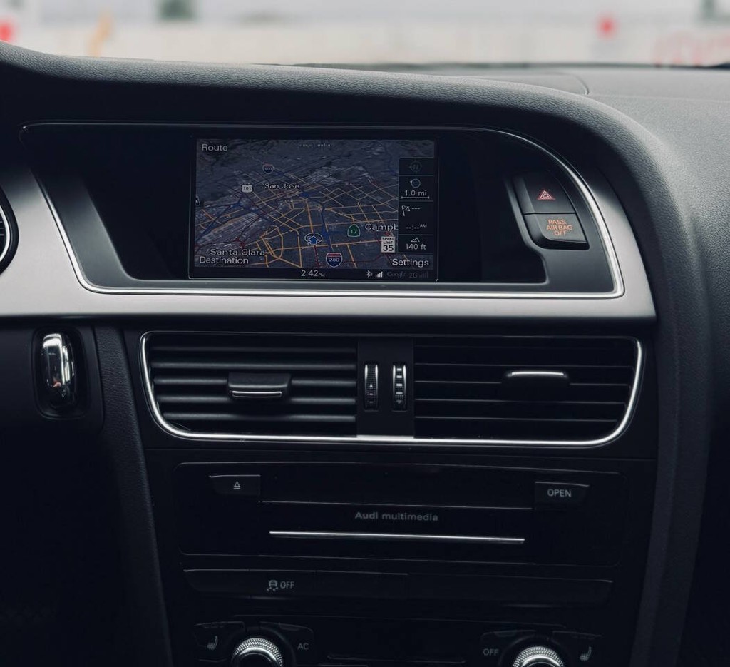 Audi A4 Vehicle Full-screen Gallery Image 18