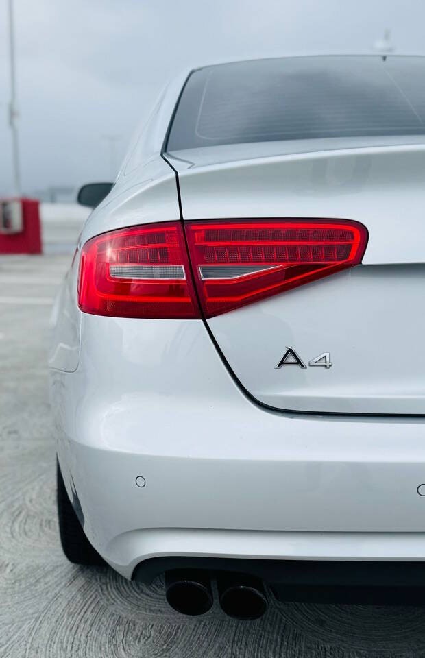 Audi A4 Vehicle Full-screen Gallery Image 07