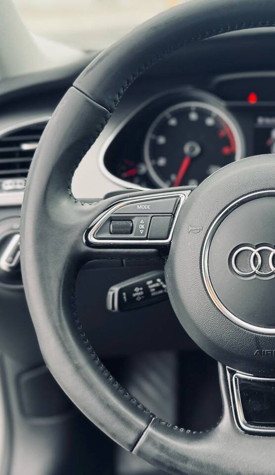 Audi A4 Vehicle Full-screen Gallery Image 16