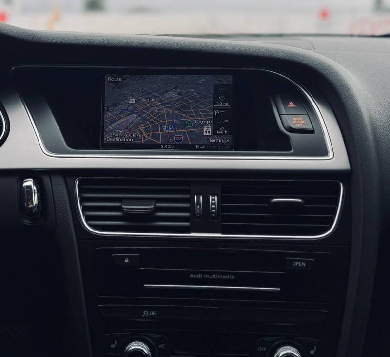 Audi A4 Vehicle Full-screen Gallery Image 18