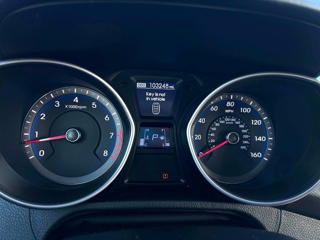 Hyundai Elantra GT Vehicle Full-screen Gallery Image 12