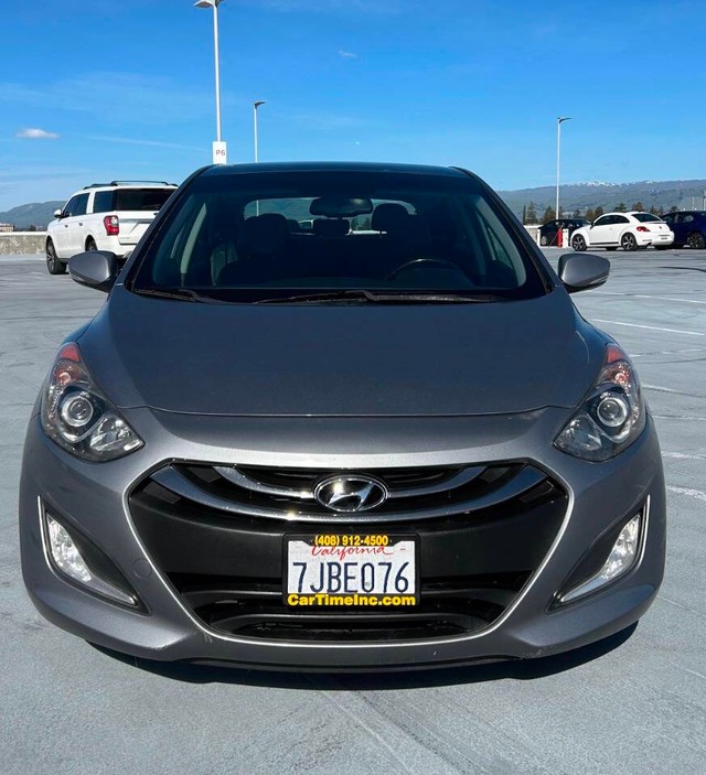 Hyundai Elantra GT Vehicle Full-screen Gallery Image 02