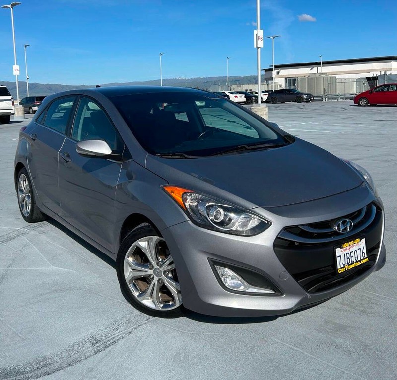Hyundai Elantra GT Vehicle Full-screen Gallery Image 03