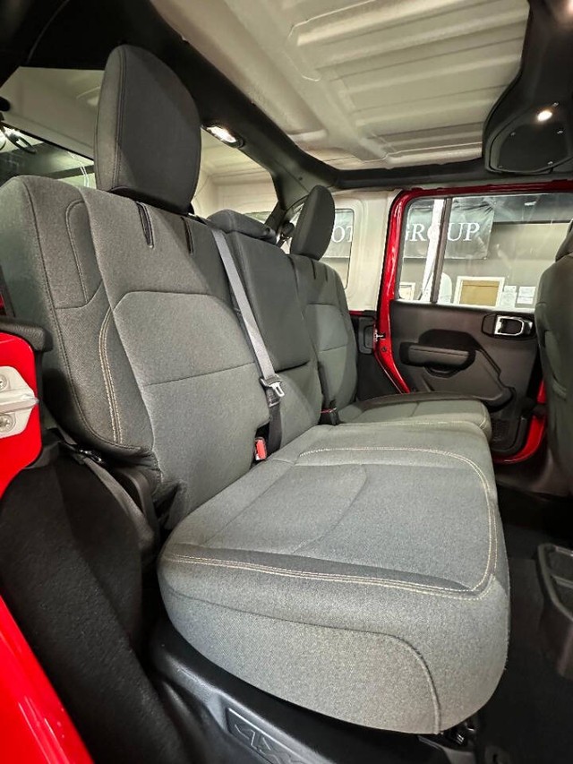 Jeep Wrangler 4xe Vehicle Full-screen Gallery Image 14