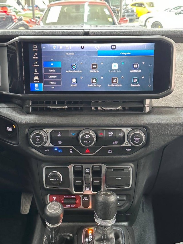 Jeep Wrangler 4xe Vehicle Full-screen Gallery Image 15