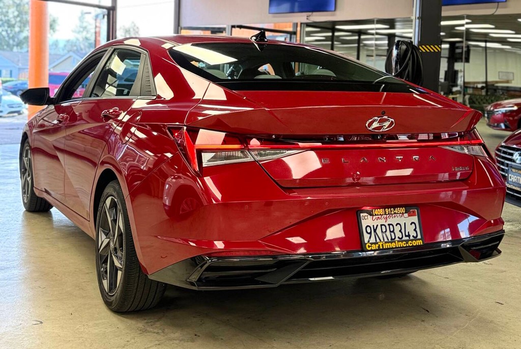 Hyundai Elantra Vehicle Full-screen Gallery Image 02