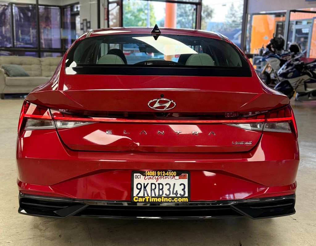 Hyundai Elantra Vehicle Full-screen Gallery Image 03