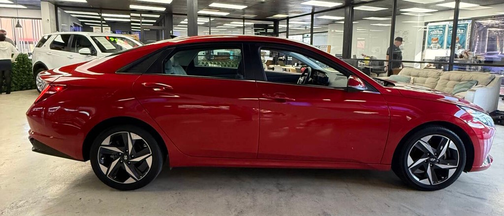 Hyundai Elantra Vehicle Full-screen Gallery Image 06