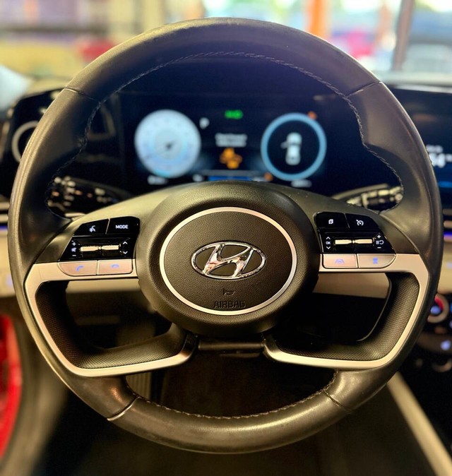 Hyundai Elantra Vehicle Full-screen Gallery Image 08