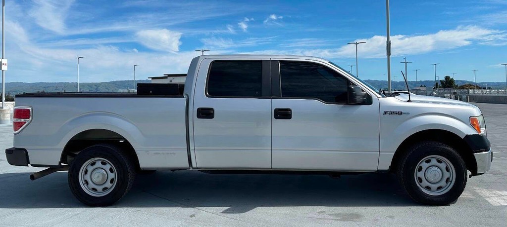 Ford F-150 Vehicle Full-screen Gallery Image 02