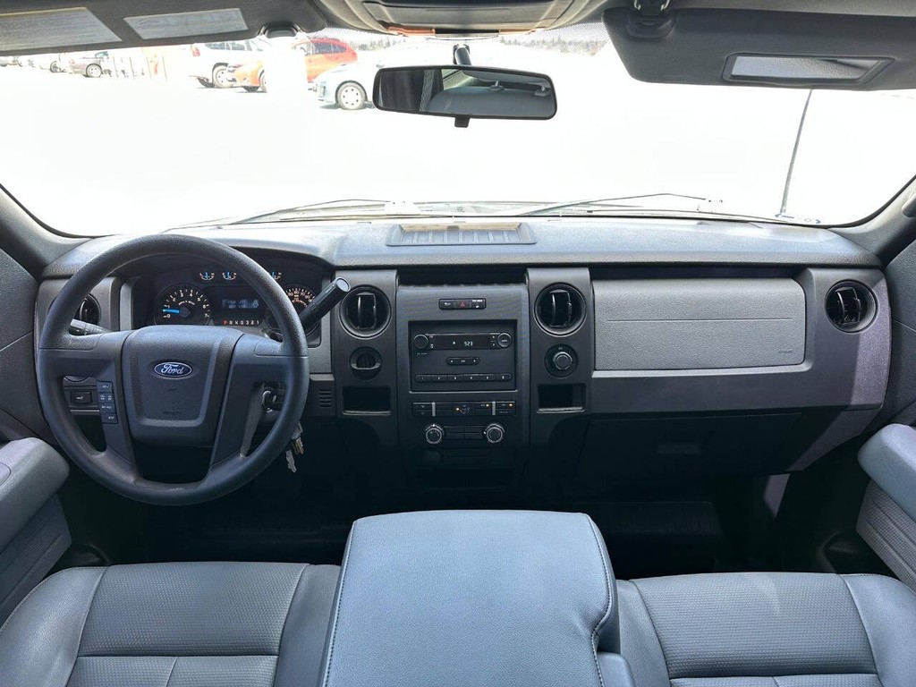 Ford F-150 Vehicle Full-screen Gallery Image 07