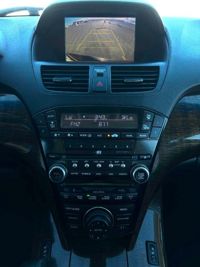 Acura MDX Vehicle Full-screen Gallery Image 08
