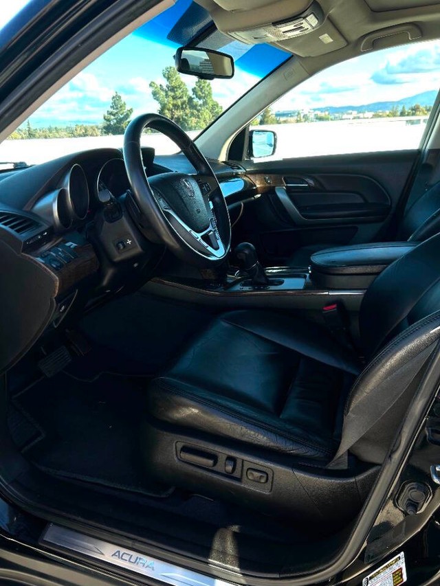 Acura MDX Vehicle Full-screen Gallery Image 09