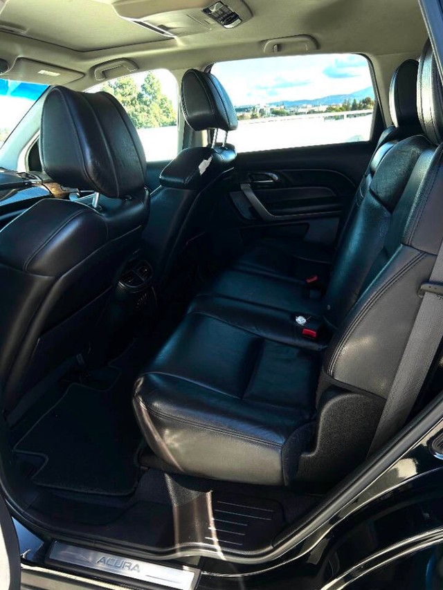 Acura MDX Vehicle Full-screen Gallery Image 10