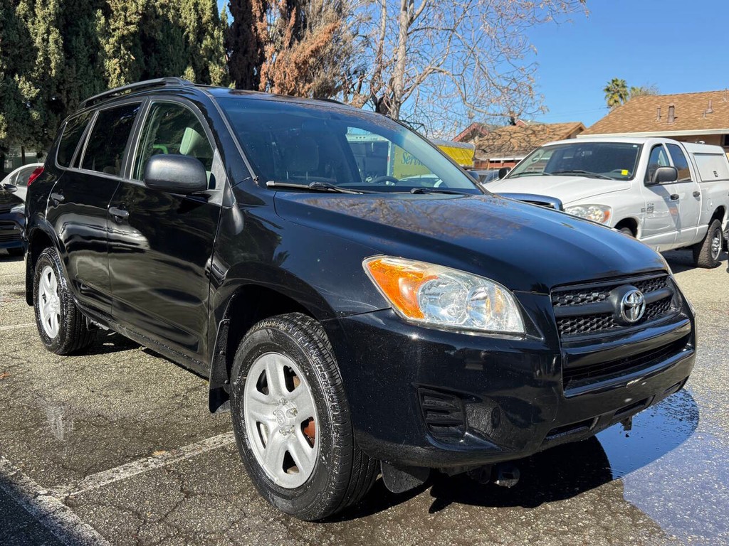 Toyota RAV4 Vehicle Full-screen Gallery Image 05