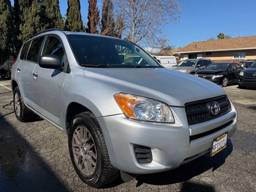 Toyota RAV4 Vehicle Full-screen Gallery Image 05