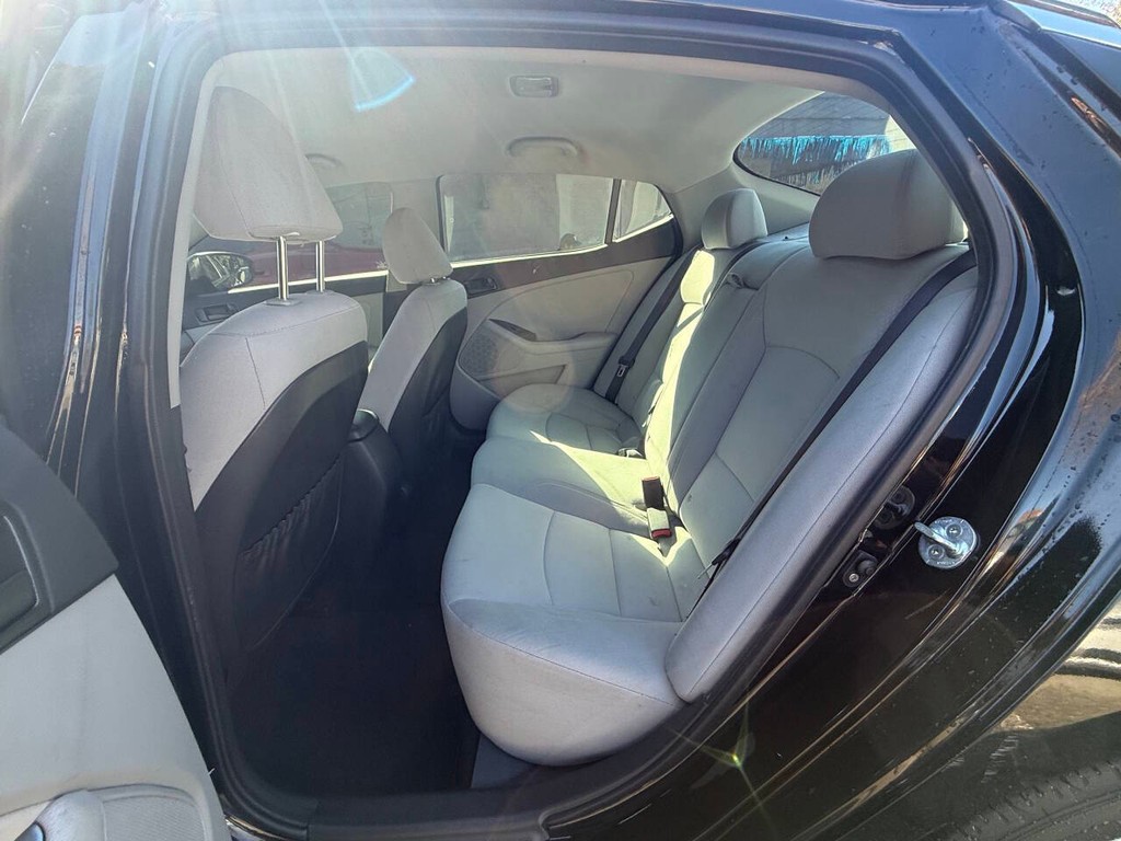 Toyota RAV4 Vehicle Full-screen Gallery Image 08