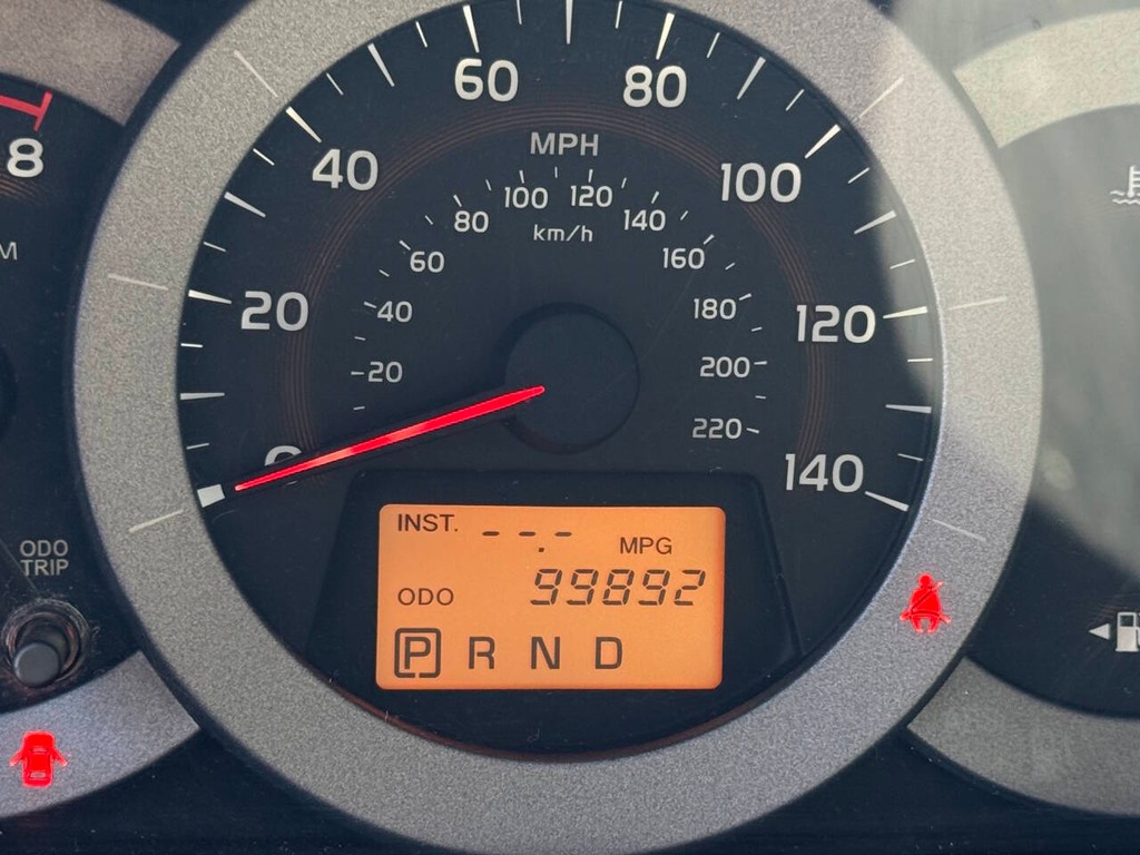 Toyota RAV4 Vehicle Full-screen Gallery Image 10