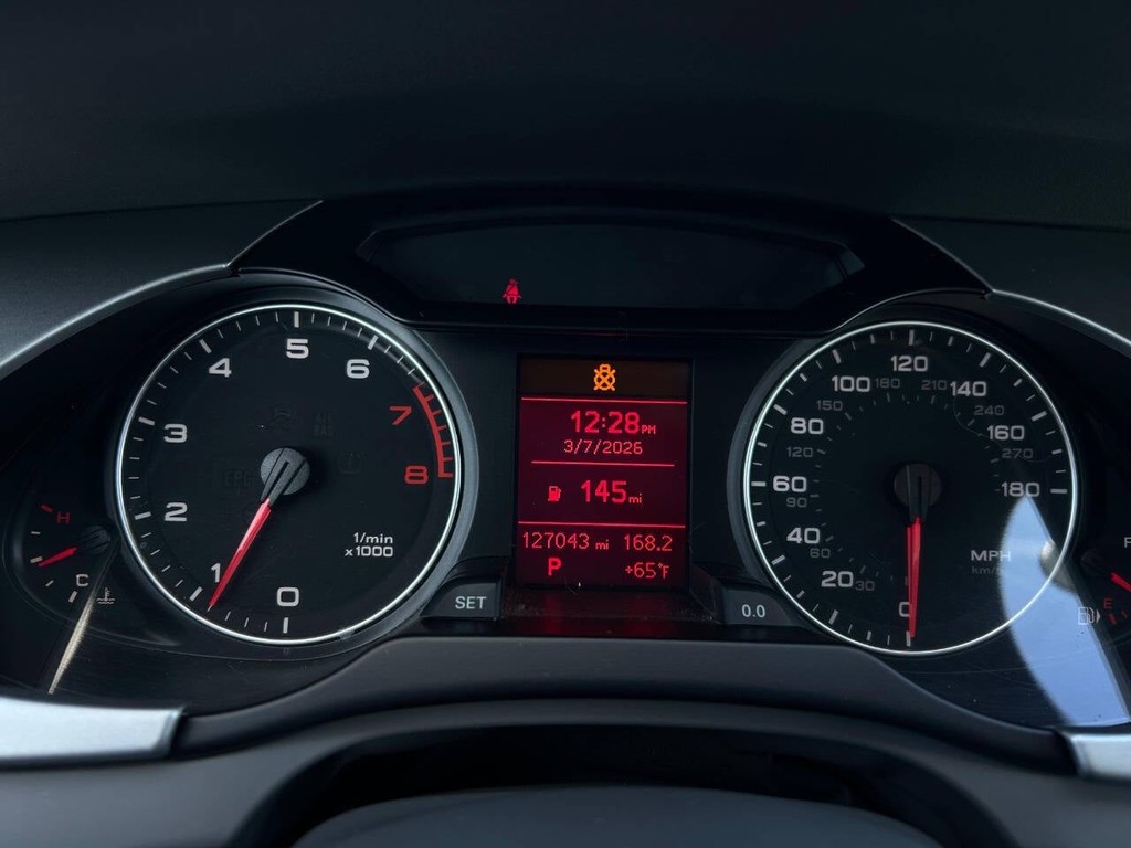 Audi A4 Vehicle Full-screen Gallery Image 10