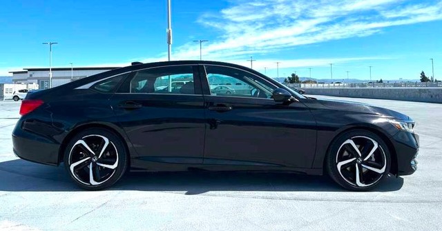 Honda Accord Sedan Vehicle Full-screen Gallery Image 06