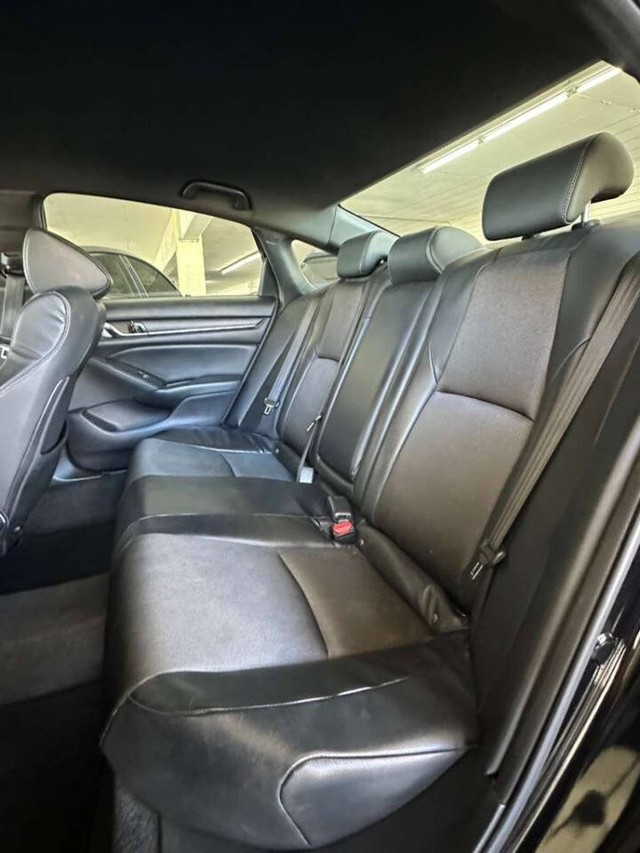 Honda Accord Sedan Vehicle Full-screen Gallery Image 12