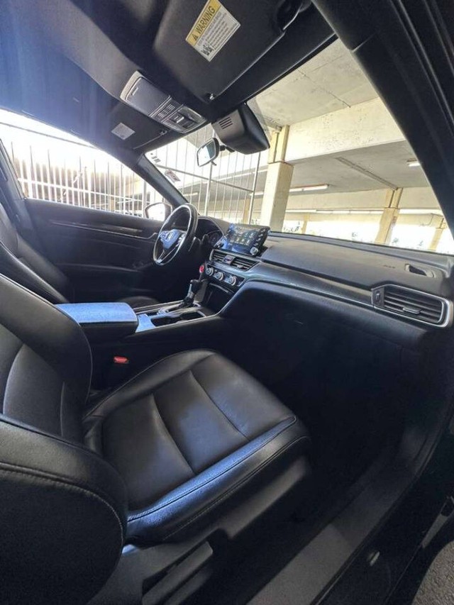 Honda Accord Sedan Vehicle Full-screen Gallery Image 13