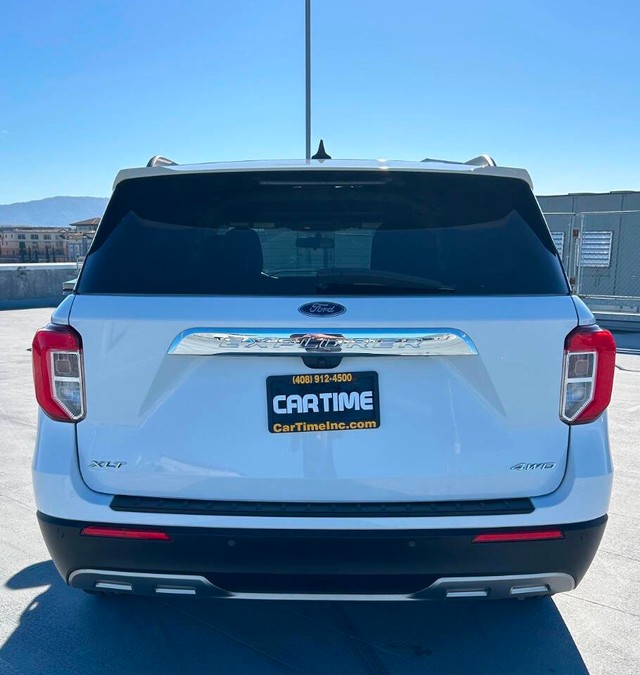 Ford Explorer Vehicle Full-screen Gallery Image 04