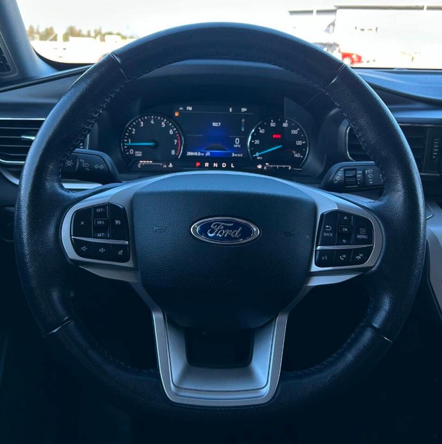 Ford Explorer Vehicle Full-screen Gallery Image 08